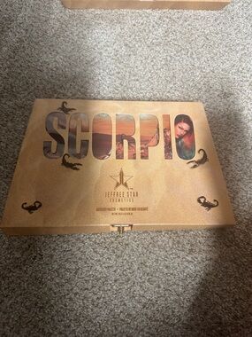 Jeffree Star Scorpio Eyeshadow Palette - Gold